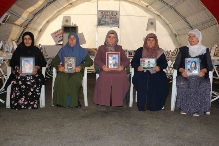 Ailelerin Evlat Nöbeti Bin 407 Gündür Kararlılıkla Devam Ediyor