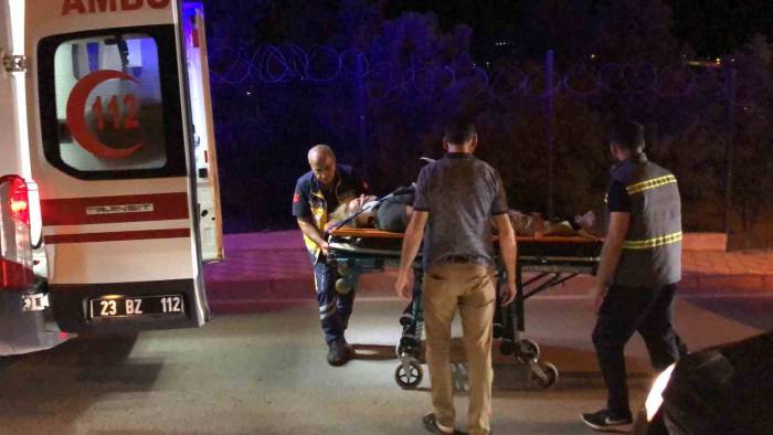 Elazığ’da İki Otomobil Çarpıştı: 1’i Ağır 2 Yaralı