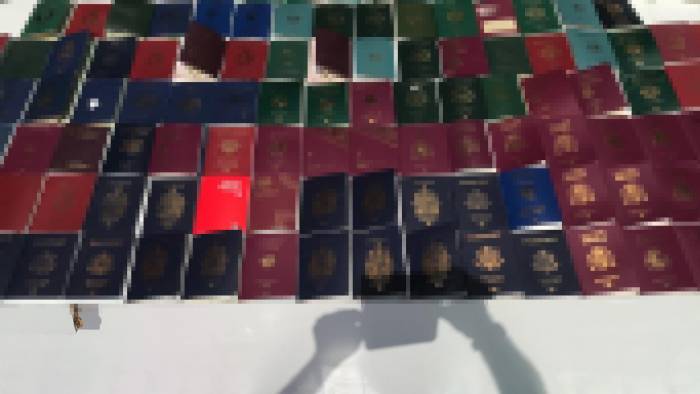 İstanbul’da Sahte Pasaport Operasyonu: Yüzlerce Sahte Pasaport Ve Kimlik Ele Geçirildi