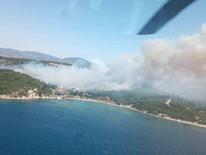 İzmir’deki Orman Yangını Uçak Seferlerini İptal Ettirdi