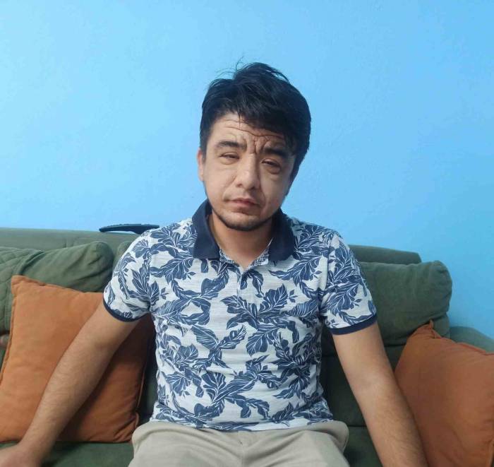 Gerçekte 20 Yaşında, 40 Yaşında Gibi Gösteriyor