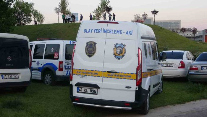 Sahibinin Dolaştırdığı Köpeğin Aldığı Koku Cesedi Ortaya Çıkardı
