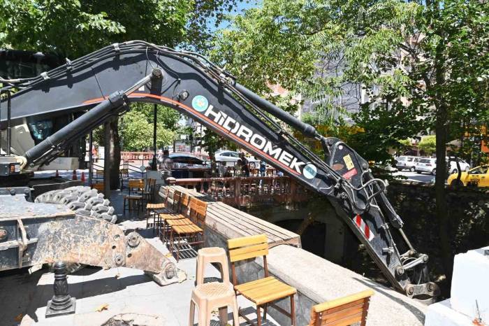 Çaybaşı Deresi Temizleniyor