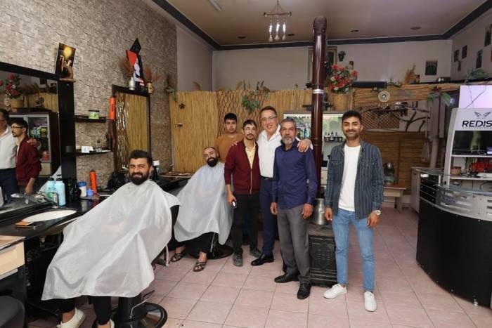 Başkan Savran 2000 Evler Mahallesi Esnaflarını Ziyaret Etti