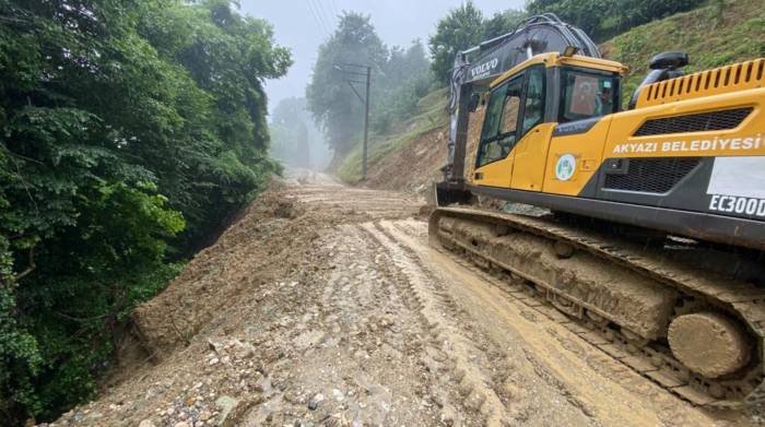 Akyazı’da Ekipler Su Taşkını Yaşanan Yerlere Anında Müdahale Etti