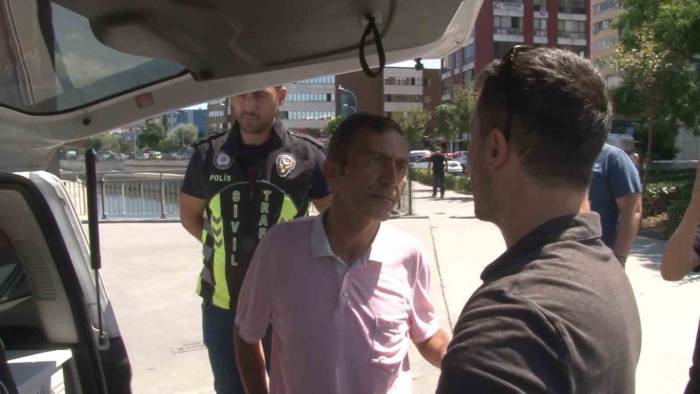 Kadıköy’de Ceza Yiyen Minibüs Şoföründen İlginç Tepki: ’mor Işıkta Geçtim’