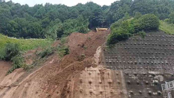 Bolu Dağı Tüneli’nde Heyelanın İzleri Siliniyor