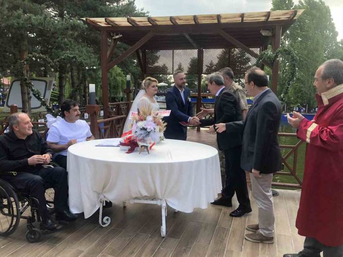 Gazinin Mutlu Gününe Şahitlik Ettiler