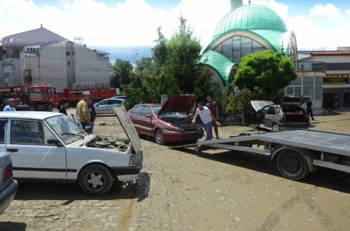 Çaycuma’da Selin Vurduğu Galerici Esnafından Belediyeye Tepki