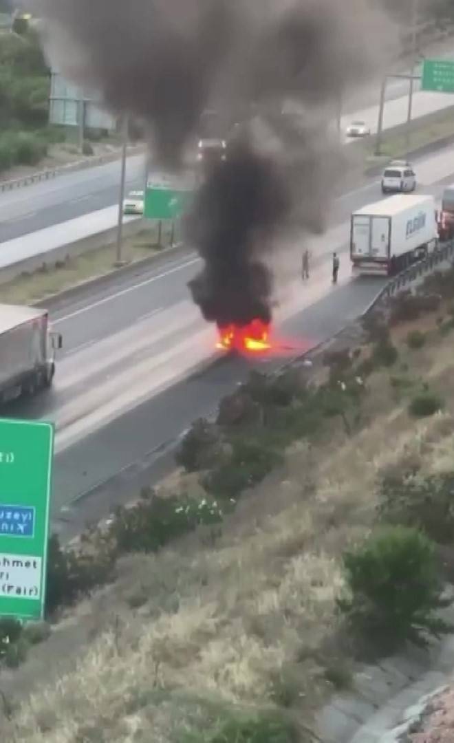 Adana’da Otoyolda Motosiklet Alev Topuna Dönüştü