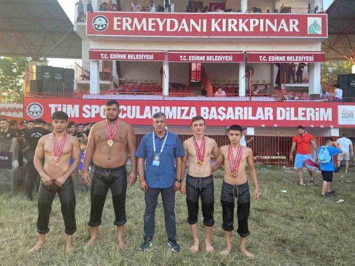 Balıkesir Büyükşehir Kırkpınar’dan Madalyalar İle Döndü