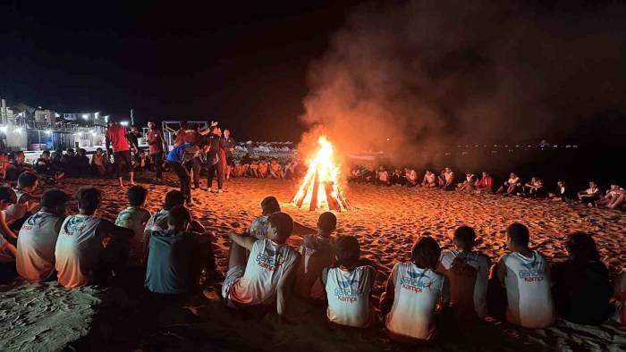 Başakşehirli Gençlerin Saros Körfezi’nde Tatil Keyfi