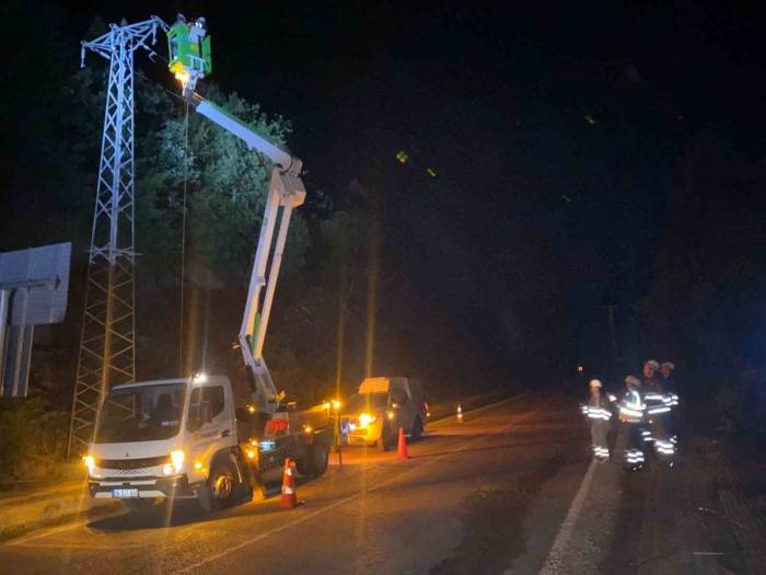 Batı Karadeniz’de Yaşanan Sel Nedeniyle Güvenli Elektrik Mücadelesi Sürüyor