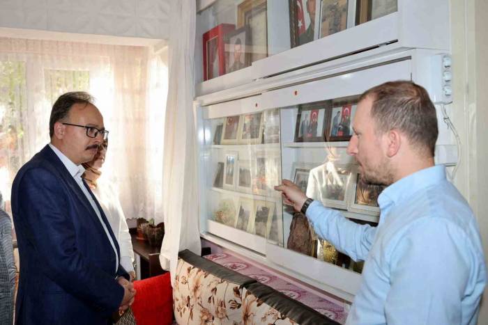 Vali Kızılkaya Şehit Ailesini Ziyaret Etti