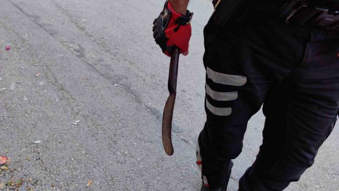 Kovaladığı Şahsı Satırla Yaraladı, ’namus Meselesi’ Dedi