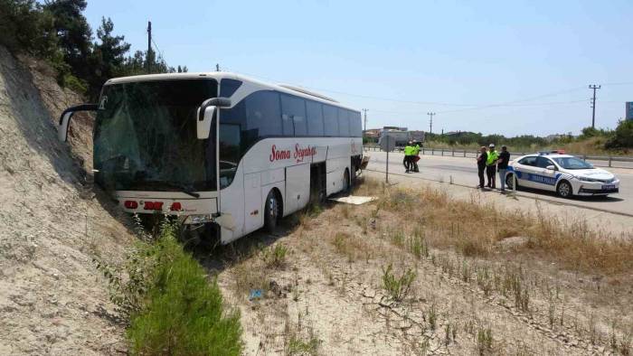 Çanakkale’de Otobüs Yoldan Çıktı: 5 Yaralı