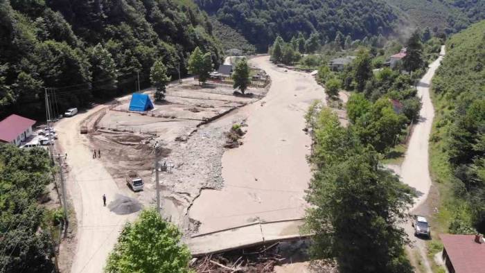 Düzce Aksu Köyünde Sel Suları 4 Evi, 5 Ahırı Yıktı