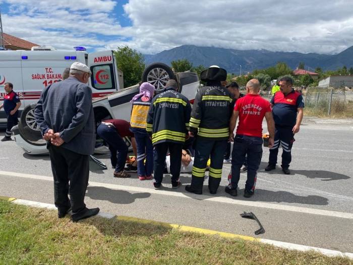 Kırmızı Işık İhlali Kazaya Neden Oldu: 4 Yaralı