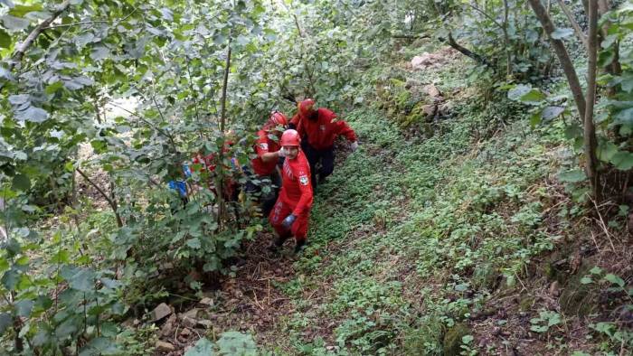 Giresun’da Göçük Altında Aranan Şahsın Cansız Bedeni Olay Yerinden 2 Km Aşağıda Dere Kenarında Bulundu