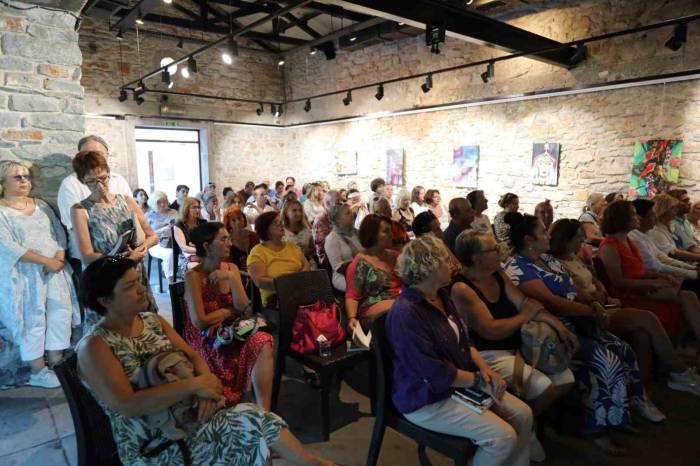 Hacer Foggo “askıda Hayatlar” Kitap İmza Günü