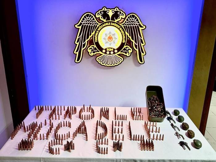 Hatay’da Deaş’lı 2 Şüpheli El Bombaları İle Yakalandı