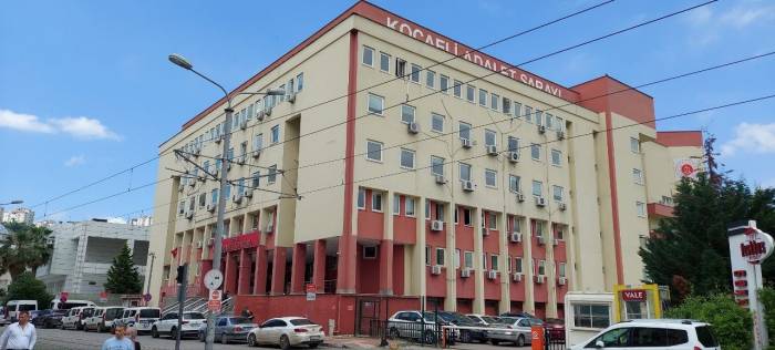 Kendisini Polis Olarak Tanıttığı Genç Kıza Cinsel İstismarda Bulundu