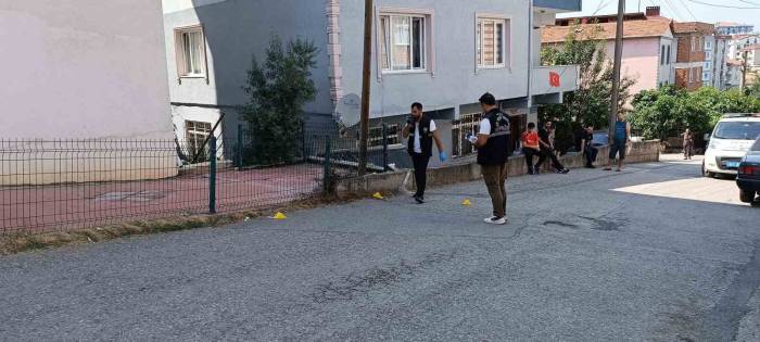 Evinin Önünde Silahla Vuruldu