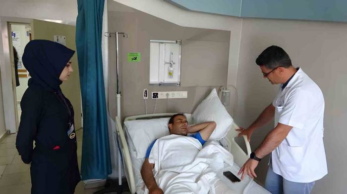 Van’da 36 Yaşındaki Hastaya Bacak Uzatma Ameliyatı Yapıldı