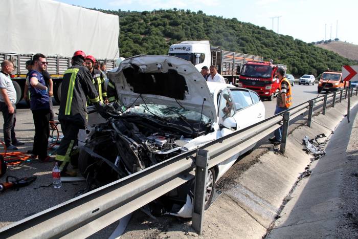 Otomobil Tıra Arkadan Çarptı: 1’i Ağır 5 Yaralı