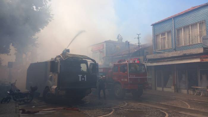 Muğla’da Korkutan Yangın: 13 İş Yeri Zarar Gördü