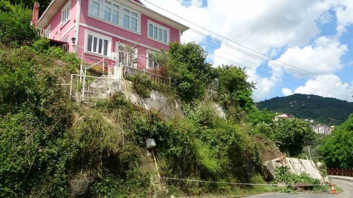 Ordu Heyelan Sonucu Bir Evin İstinat Duvarı Yıkıldı