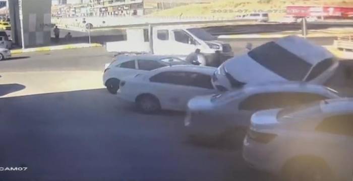Şanlıurfa’da İlginç Kaza Anı Kameraya Yansıdı