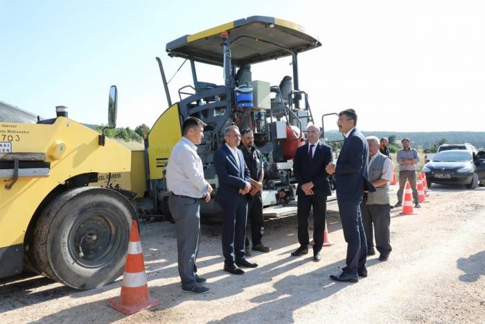 Sıcak Asfalt Çalışmalarını İnceledi