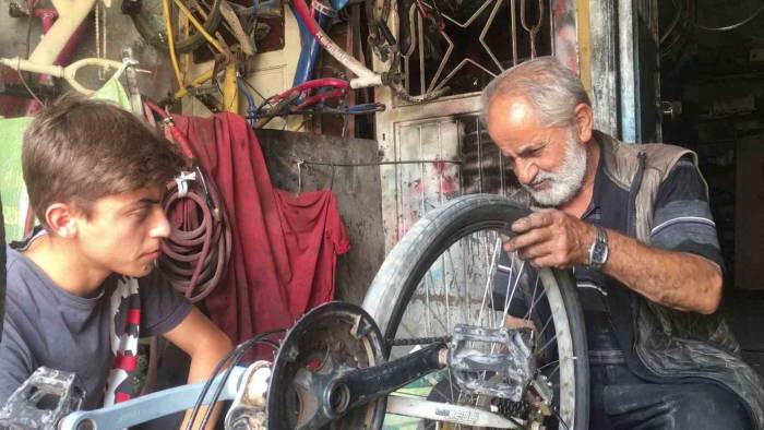 Siirt’te 65 Yaşındaki Usta 40 Yıldır Bisiklet Tamir Ediyor