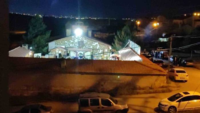 Mahalleli İsyanda, Pencerelerini Dahi Açamıyorlar