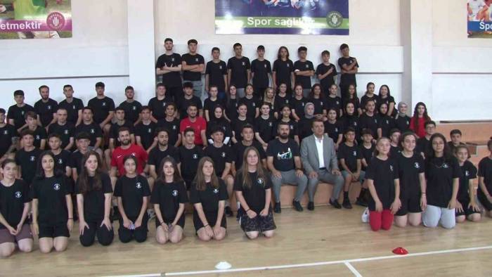 Ümraniye Belediyesi Sporcu Gençleri Üniversiteye Hazırlıyor