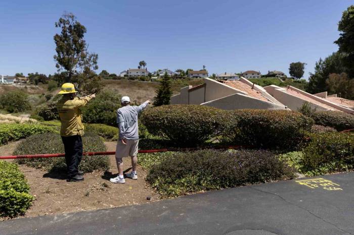 California’da Toprak Kayması: 12 Ev Yıkıldı