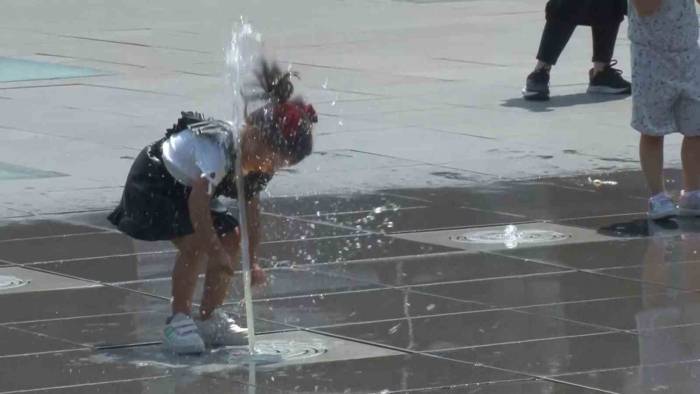 Bursa’da Havalar Isınınca Su Parkları Doldu Taştı