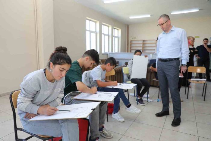 Ağrı Milli Eğitim Müdürü Kökrek, Liselerdeki Yetenek Sınavlarını İnceledi