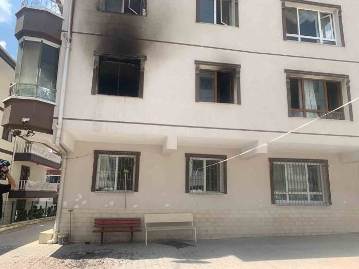 Başkent’te Alevlere Teslim Olan Daire Kullanılamaz Hale Geldi