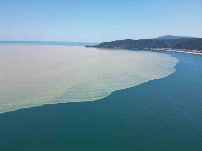 Bartın’da Sel Sonrası Denizin Rengi Değişti