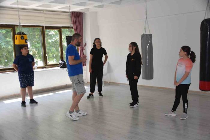 Boks Meraklıları Bozüyük Belediyesi Yaz Spor Okulunda Buluştu