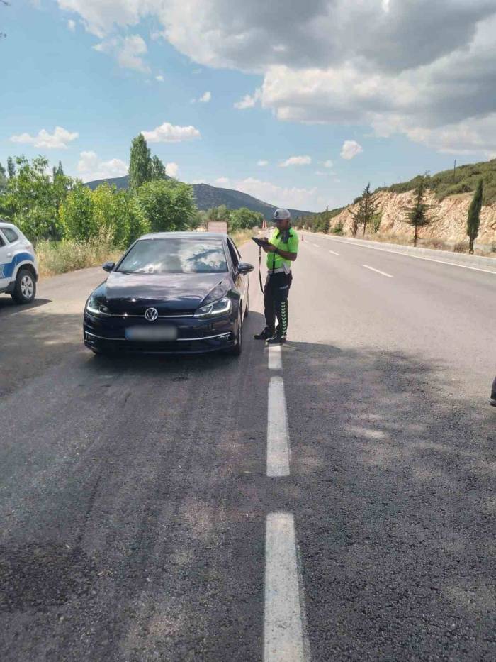 Burdur Emniyeti’nin Radarlı Hız Denetiminde 297 Araca Ceza Uygulandı