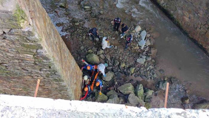 Bursa’da Dere Yatağında Kadın Cesedi Bulundu