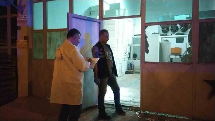 Pompalı Tüfekle İş Yerini Kurşuna Tuttular