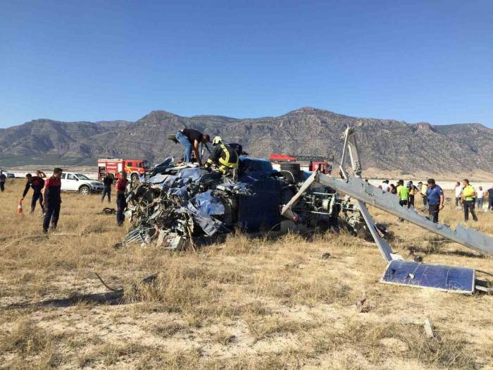 Rus Pilot Köye Ve Araçların Üzerine Düşmemek İçin Göle İnmek İstemiş