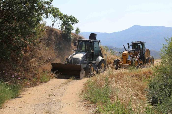 Efeler’in Ekipleri Çalışıyor; Çiftçiler Yakıt Ve Zamandan Tasarruf Ediyor
