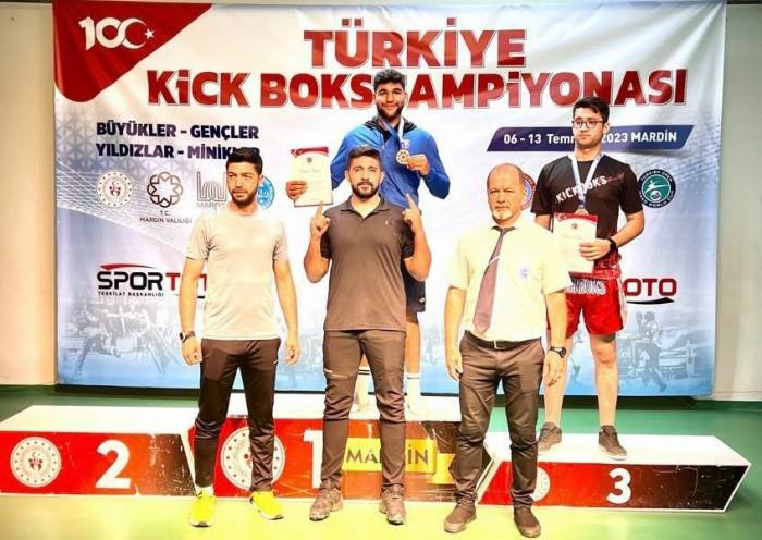Erzurumlu Kick Boksçular Madalyaları Topladı
