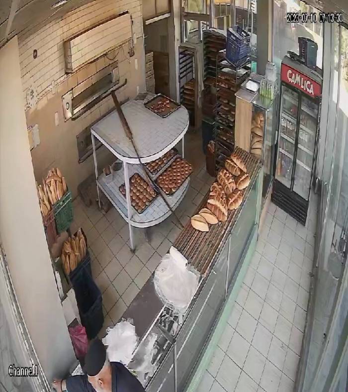 Fırından Yardım Kutusunu Çaldı