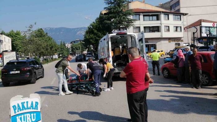 Yayaya Çarpan Motosiklet Sürücüsü Yaralandı